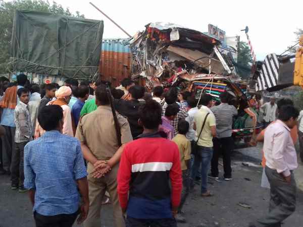 Two killed in road accident in Farrukhabad Two killed in road accident in Farrukhabad