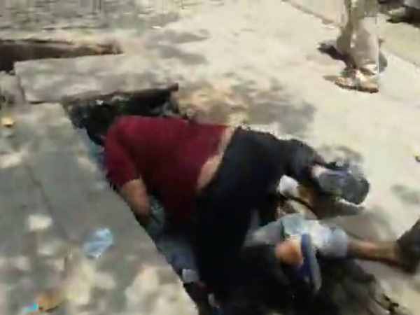 Video of two shopkeepers fight in Mathura Video of two shopkeepers fight in Mathura