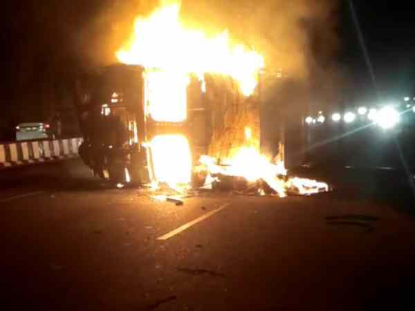 Fire in running truck on Ring Road of Lucknow Fire in running truck on Ring Road of Lucknow