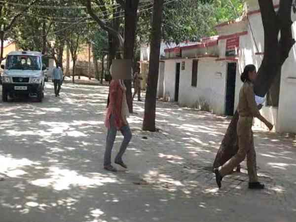 पति और दोस्तों पर युवती के आरोप