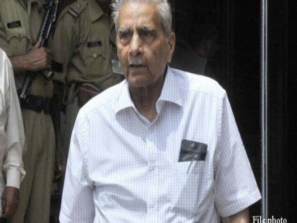 प्रशांत भूषण के जरिए दायर कराई याचिका