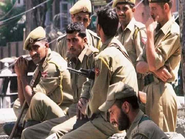वीडियो सोशल मीडिया में आने के बाद महिला ने शिकायत कराई दर्ज
