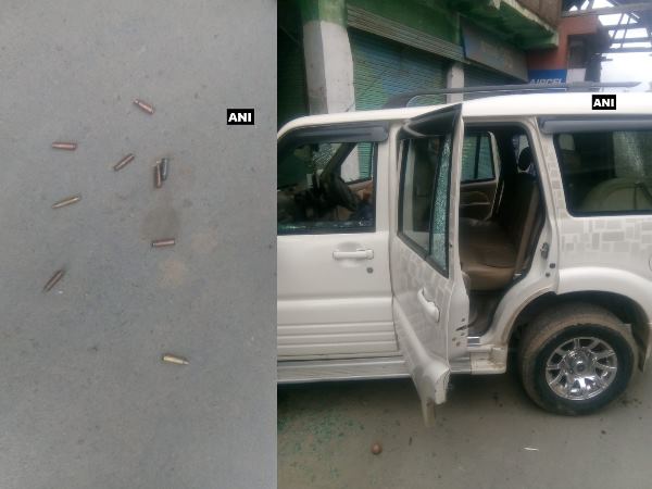 पुलवामा: पूर्व पीडीपी नेता पर हमला, आतंकियों ने की फायरिंग पुलवामा: पूर्व पीडीपी नेता पर हमला, आतंकियों ने की फायरिंग