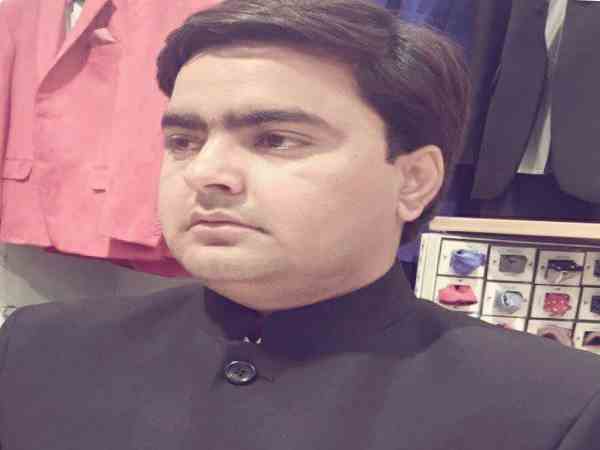 पूर्व वित्त मंत्री बनकर करता था अफसरों को फोन