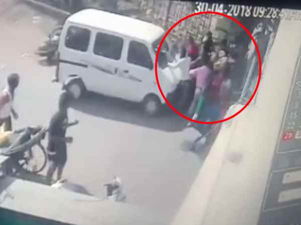 Car rider crashes 7 people in Kanpur Car rider crashes 7 people in Kanpur