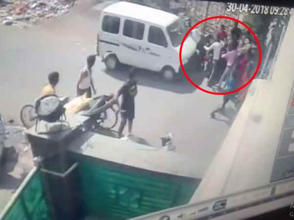Car rider crashes 7 people in Kanpur Car rider crashes 7 people in Kanpur