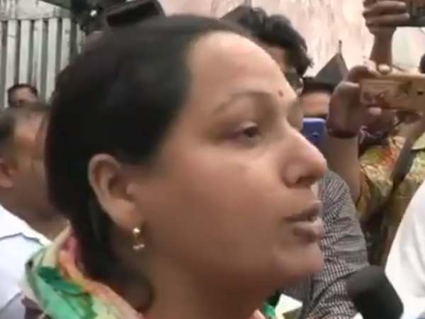 कठुआ: आरोपी की बेटी ने कहा- रेप नहीं मर्डर हुआ, CBI जांच हो कठुआ: आरोपी की बेटी ने कहा- रेप नहीं मर्डर हुआ, CBI जांच हो