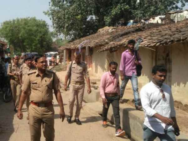 पड़ोसियों ने दी पुलिस को सूचना
