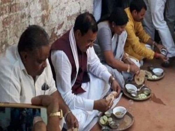 Etawah deputy cm keshav prasad maurya has taken food in dalits home Etawah deputy cm keshav prasad maurya has taken food in dalits home