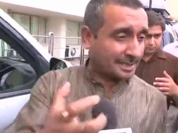 इन धाराओं में दर्ज है केस