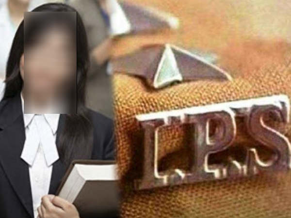क्या लिखा है लेडी वकील ने सोशल मीडिया पर