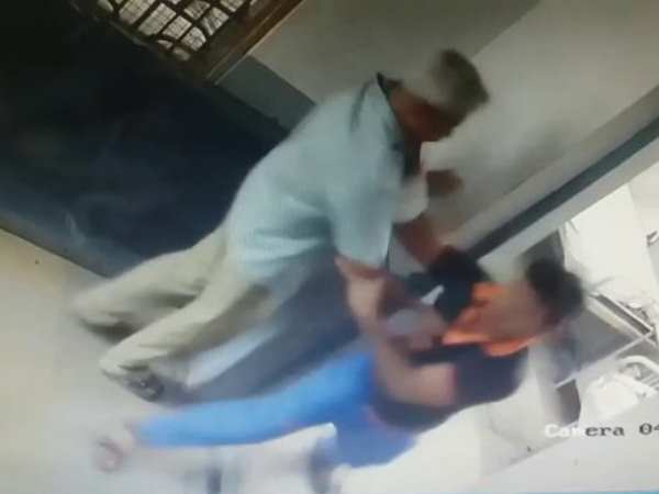 Criminal fled from lock up beating constable in Maharashtra Criminal fled from lock up beating constable in Maharashtra