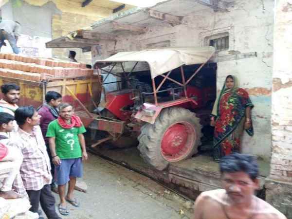 भागने लगे लोग