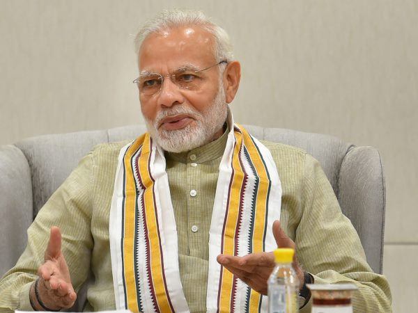 पार्टी को बदलने की कोशिश