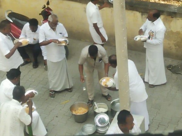 नेताओं ने अनशन के नाम पर जमकर खाई बिरयानी