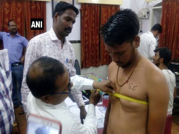 मध्य प्रदेश में आरक्षित वर्ग के अभ्यर्थियों मेडिकल टेस्ट के दौरान सीने पर लिख दिया SC/ST मध्य प्रदेश में आरक्षित वर्ग के अभ्यर्थियों मेडिकल टेस्ट के दौरान सीने पर लिख दिया SC/ST