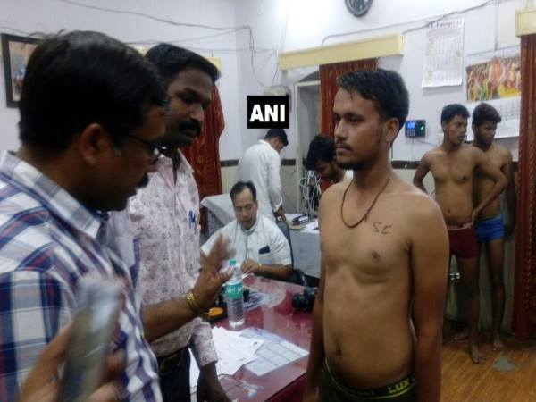मध्य प्रदेश में आरक्षित वर्ग के अभ्यर्थियों मेडिकल टेस्ट के दौरान सीने पर लिख दिया SC/ST मध्य प्रदेश में आरक्षित वर्ग के अभ्यर्थियों मेडिकल टेस्ट के दौरान सीने पर लिख दिया SC/ST