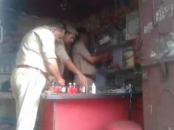 क्लीनिक में मिली आपत्तिजनक चीजें