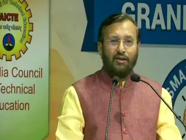 मानव संसाधन विकास मंत्रालय ने पेपर लीक के मामलों की रोकथाम करने के उद्देश्य से केंद्रीय माध्यमिक शिक्षा बोर्ड (CBSE) द्वारा दसवीं और बारहवीं कक्षाओं की परीक्षा कराने की समूची प्रणाली पर गौर करने के लिए एक समिति गठित की है। मानव संसाधन विकास मंत्रालय के अवकाश प्राप्त सचिव (उच्च शिक्षा) विनय शील ओबेरॉय इस सात सदस्यीय समिति के अध्यक्ष होंगे। मानव संसाधन विकास मंत्रालय ने पेपर लीक के मामलों की रोकथाम करने के उद्देश्य से केंद्रीय माध्यमिक शिक्षा बोर्ड (CBSE) द्वारा दसवीं और बारहवीं कक्षाओं की परीक्षा कराने की समूची प्रणाली पर गौर करने के लिए एक समिति गठित की है। मानव संसाधन विकास मंत्रालय के अवकाश प्राप्त सचिव (उच्च शिक्षा) विनय शील ओबेरॉय इस सात सदस्यीय समिति के अध्यक्ष होंगे।