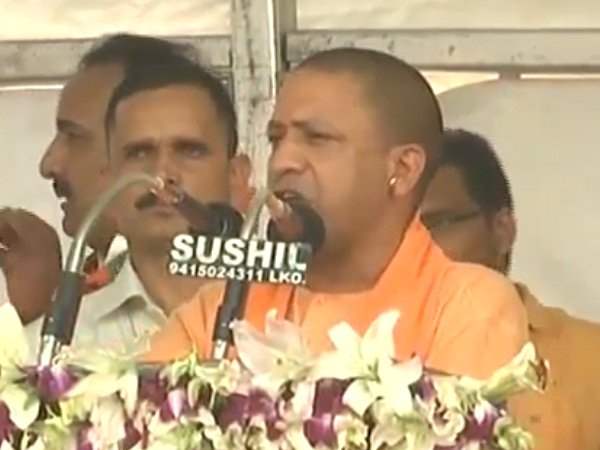 नेहरू-गांधी परिवार ने रायबरेली से धोखा किया: योगी