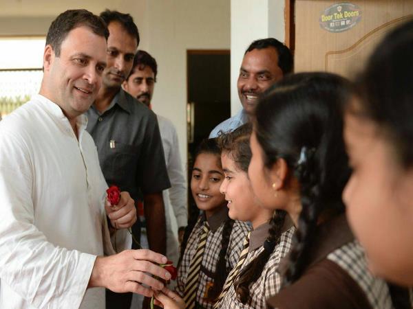amethi rahul gandhi answered school girls question amethi rahul gandhi answered school girls question