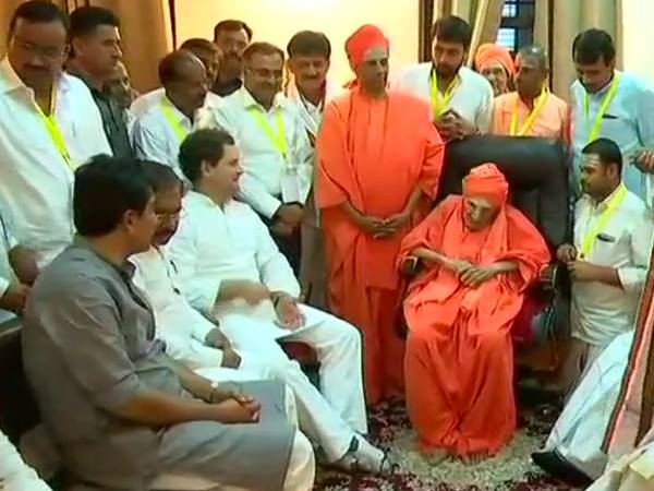 बैंकिंग व्यवस्था को ध्वस्त कर दिया गया