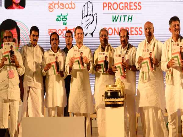 कर्नाटक के लिए कांग्रेस का प्लान, पहली से 12वीं तक मुफ्त शिक्षा और युवाओं को स्मार्टफोन का वादा कर्नाटक के लिए कांग्रेस का प्लान, पहली से 12वीं तक मुफ्त शिक्षा और युवाओं को स्मार्टफोन का वादा