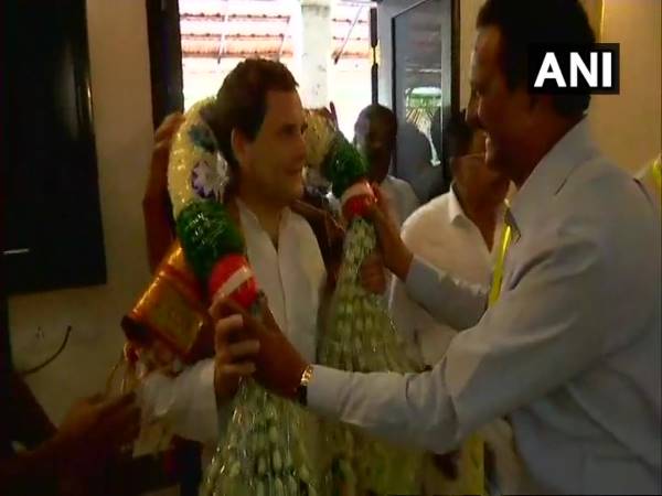 15 बड़े नामों के पास पैसा
