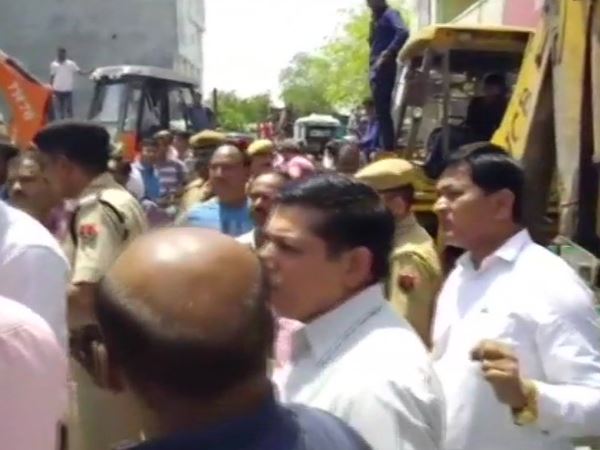 राजस्थान में बिल्डिंग गिरी, कई लोगों के दबे होने की आशंका राजस्थान में बिल्डिंग गिरी, कई लोगों के दबे होने की आशंका