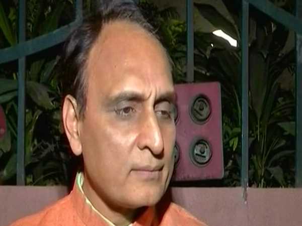 RSS विचारक राकेश सिन्हा को नोएडा पुलिस ने हिरासत में लिया, फिर छोड़ा RSS विचारक राकेश सिन्हा को नोएडा पुलिस ने हिरासत में लिया, फिर छोड़ा