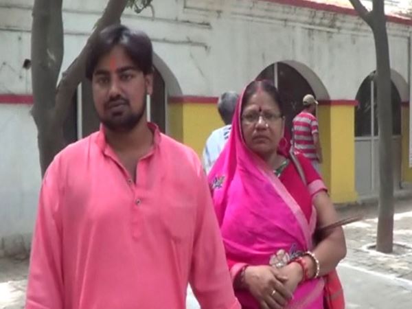 hardoi policeman asks for 30 thousand rupees as bribe to settle the case hardoi policeman asks for 30 thousand rupees as bribe to settle the case