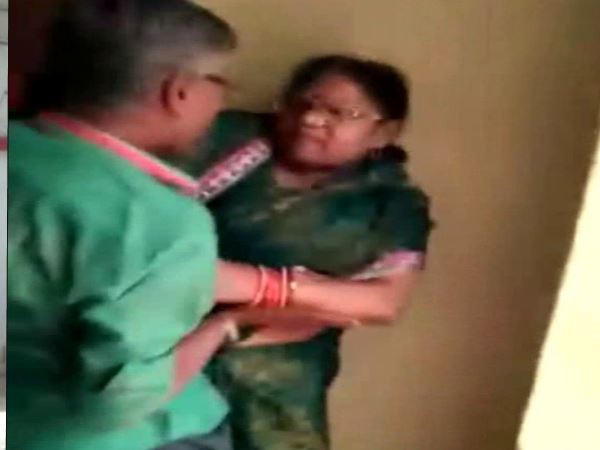 hardoi policeman asks for 30 thousand rupees as bribe to settle the case hardoi policeman asks for 30 thousand rupees as bribe to settle the case
