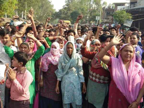 Lathi Charged by police bharat bandh in Saharanpur Lathi Charged by police bharat bandh in Saharanpur