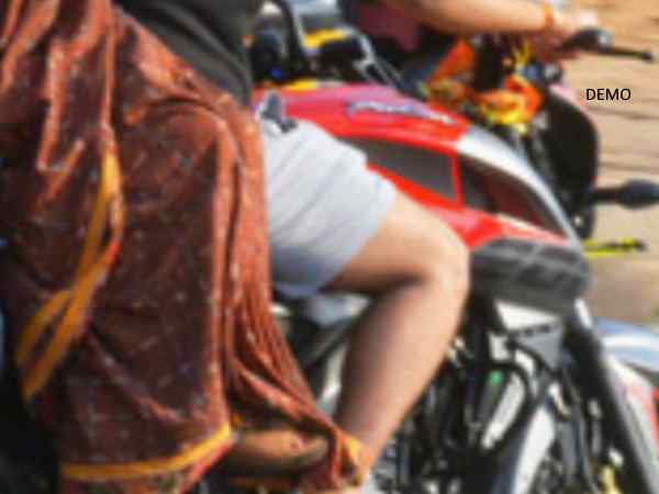 गांव लौटते वक्त युवक ने दिया लिफ्ट