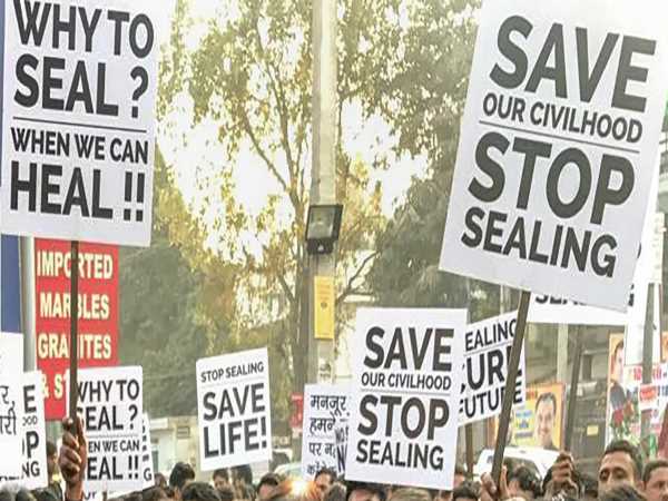दिल्ली सीलिंग: सुप्रीम कोर्ट ने केंद्र सरकार और DDA को लगाई फटकार, अगली सुनवाई 9 अप्रैल को दिल्ली सीलिंग: सुप्रीम कोर्ट ने केंद्र सरकार और DDA को लगाई फटकार, अगली सुनवाई 9 अप्रैल को