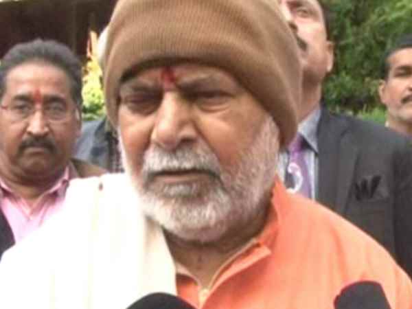 up govt withdraw case against swami chinmayanand up govt withdraw case against swami chinmayanand