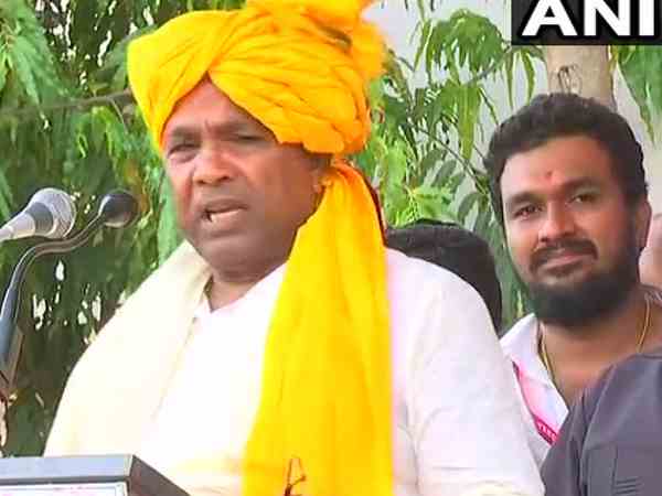श्रीरामुलु बेल्लारी के रेड्डी बंधुओं के बेहद करीबी हैं