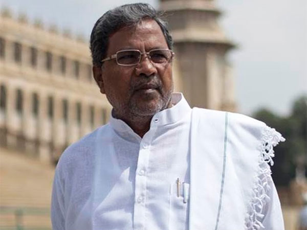 Karnataka Chief Minister Siddaramaiah falls off his chair, suffers head injury Karnataka Chief Minister Siddaramaiah falls off his chair, suffers head injury