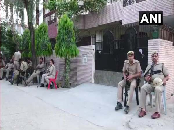 मुजफ्फरपुर के SSP विवेक कुमार के तीन घरों पर छापा, लाखों बरामद मुजफ्फरपुर के SSP विवेक कुमार के तीन घरों पर छापा, लाखों बरामद