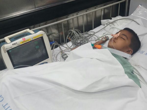 बोल नहीं पा रहा छात्र
