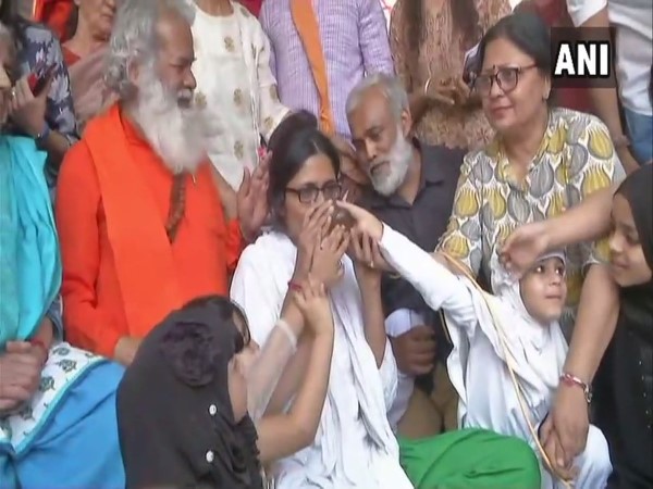 DCW Chief Swati Maliwal breaks her indefinite hunger strike DCW Chief Swati Maliwal breaks her indefinite hunger strike