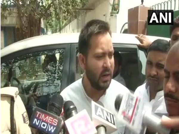 तेजस्वी ने किए दो ट्वीट