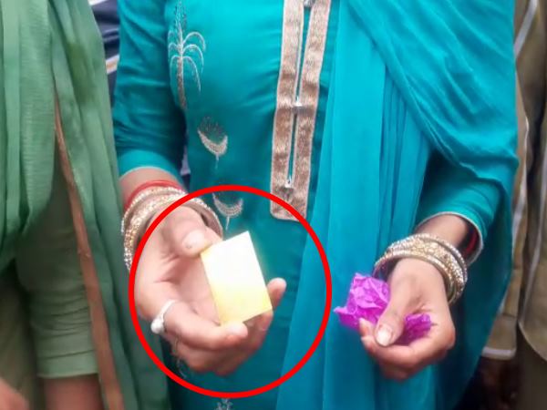 mathura two con commited fraud with two sisters mathura two con commited fraud with two sisters