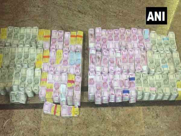 PWD कांट्रेक्टरों के ठिकानों पर छापा