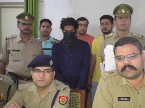इकोटेक के तालाब के पास ले गए