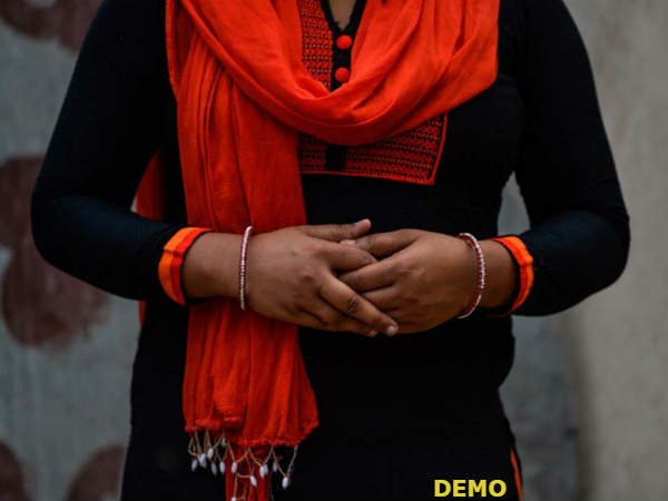चैटिंग करते वक्त वो सबकुछ भूल जाती थी