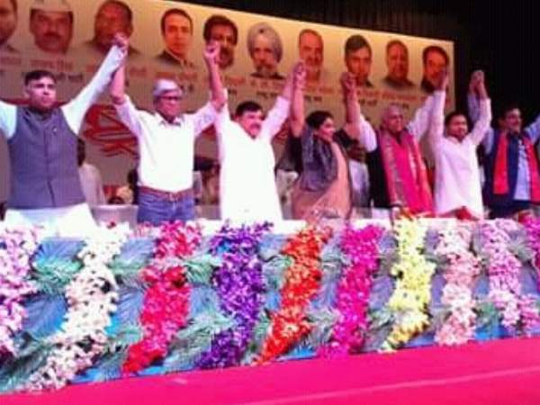 संस्थाओं को कमजोर किया जा रहा