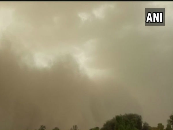 WATCH Massive sandstorm hits Bikaners Khajuwala, in Rajasthan WATCH Massive sandstorm hits Bikaners Khajuwala, in Rajasthan