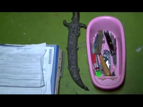 चाकू से शरीर पर घाव करती थी नन
