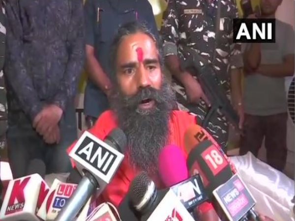 जो कर्नाटक जीतेगा, वो ही 2019 भी बाजी मारेगा: बाबा रामदेव जो कर्नाटक जीतेगा, वो ही 2019 भी बाजी मारेगा: बाबा रामदेव